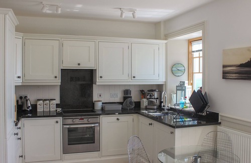 Chillington Cottage | Enjoy Oceanfront Living at 5 Prospect House