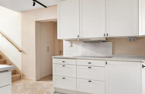 Vasastan Apartment | Spacious 5-Room Family Retreat with Pet-Friendly Amenities