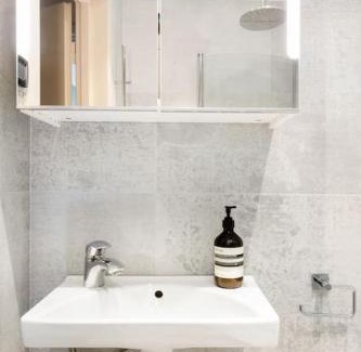 Vasastan Apartment | Spacious 5-Room Family Retreat with Pet-Friendly Amenities
