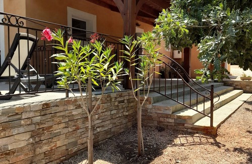 Neoules House | Inviting 5-Room Villa in Provence Verte with Private Pool