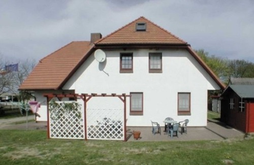 Ostseebad Ahrenshoop Apartment | Top-Rated Sundancer: Oceanfront Family Retreat Awaits