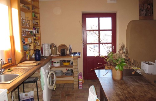 Wangelin Apartment | Cozy Rooms and Communal Kitchen at Lehmkloster House