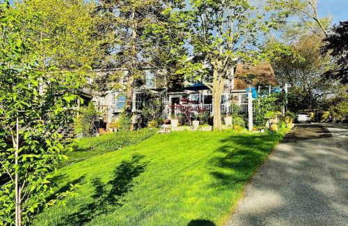 Provincetown House | 5 star 1,550 SF - The Gale Force Farmhouse at Telegraph Hill - Modern, Renovated