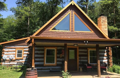 Morgantown Apartment | Escape Naturally at Brown County's 5-Star Cabin Retreat