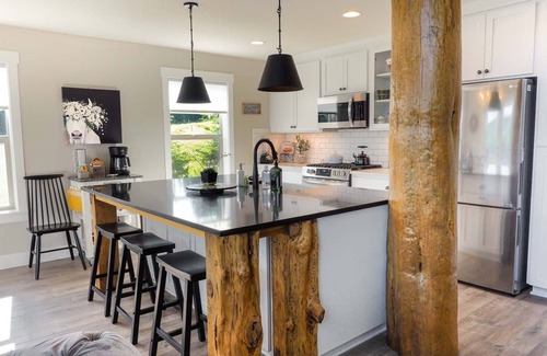 Banks Cabin | Experience a 5 Star Cabin with Ocean View & Spa Amenities