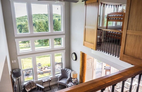 Banks Cabin | Experience a 5 Star Cabin with Ocean View & Spa Amenities