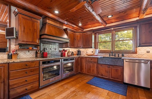 Murphysboro House | Embers of Murphysboro: Family-Friendly Cabin with Pool & Spa