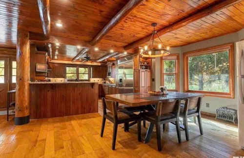 Murphysboro House | Embers of Murphysboro: Family-Friendly Cabin with Pool & Spa