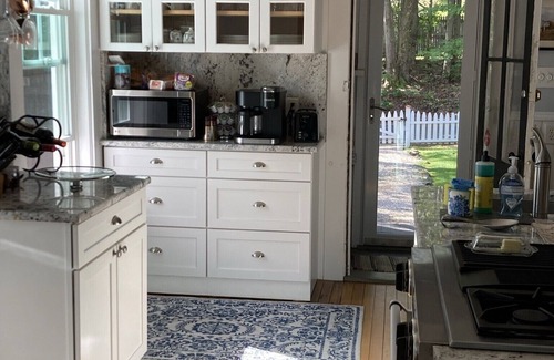 Lenox House | Elegant Getaway: 10/10 Rated with Spa and Breakfast