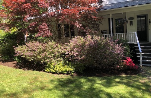 Lenox House | Elegant Getaway: 10/10 Rated with Spa and Breakfast