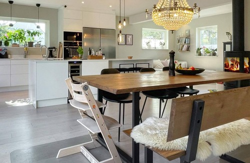 Raa House | Elegant 5-Star Holiday Home with Oceanfront Views in RÅÅ