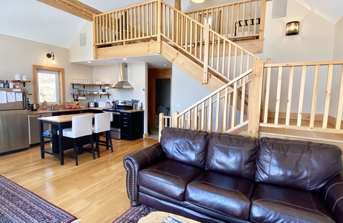 Bethel House | Exceptional Mountain Retreat with Hot Tub & Theater Access