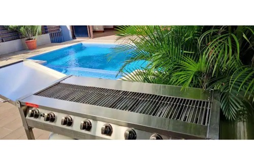 Santa Ana House | Top-Rated 5-Star Retreat Close to the Airport