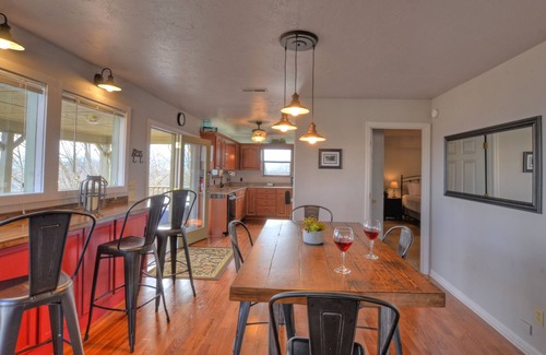 Franklin House | Experience 5-Star Comfort with Mountain Views & Hot Tub