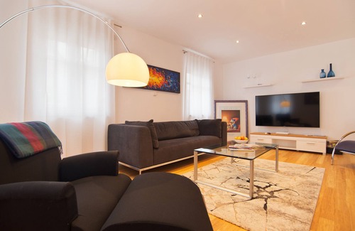 Kapellen-Drusweiler House | Elegant 5-Star Holiday Apartment "Nico" - Guest Rated 9.8