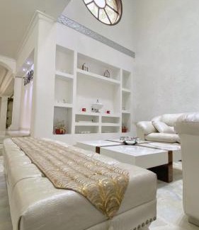 Cali Apartment | Indulge in a 5-Star Home with Pet-Friendly Comfort