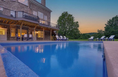 Clearville House | Exclusive Mountain Escape at Grandview Lodge with Spa & Hot Tub