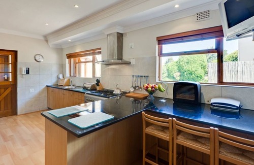 Constantia House | Exquisite Self-Catering Stay in Constantia with Spa & Pool
