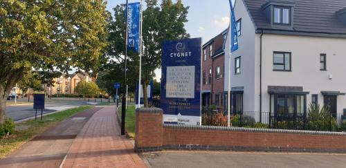 Doncaster House | Elegant 5 Star House with Lake View, Rated 9.8 by Guests