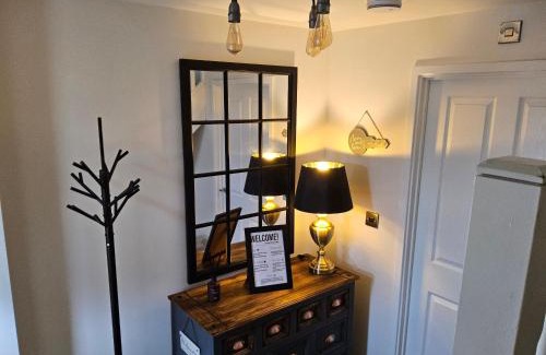 Doncaster House | Elegant 5 Star House with Lake View, Rated 9.8 by Guests