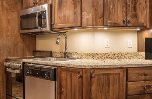 Gatlinburg Villa | Pet-Friendly 5 Star Mountain Resort with Amazing Amenities