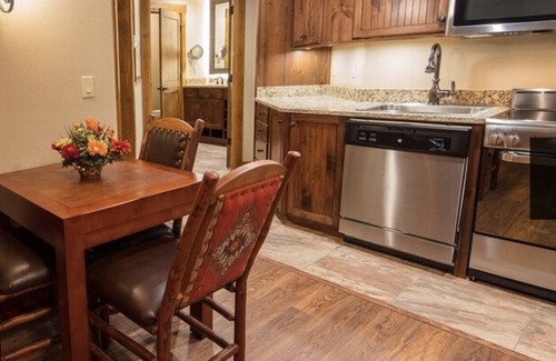 Gatlinburg Villa | Pet-Friendly 5 Star Mountain Resort with Amazing Amenities