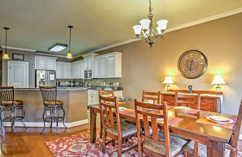 Asheville House | Top-Rated 5 Star Hotel Near Downtown & Biltmore with Pool