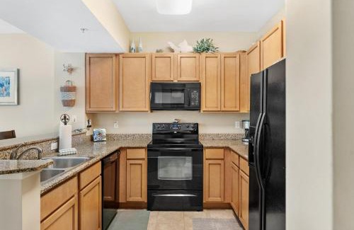 Fort Walton Beach - Destin House | Beachfront 5-Star Resort: King Suite with Pool & Shuttle