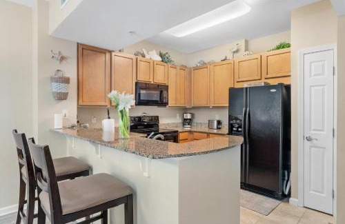 Fort Walton Beach - Destin House | Beachfront 5-Star Resort: King Suite with Pool & Shuttle
