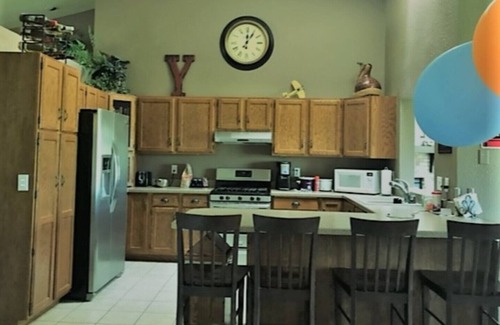 Oshkosh House | Guest Rated 10/10: Spacious 5-Bedroom Home with Hot Tub