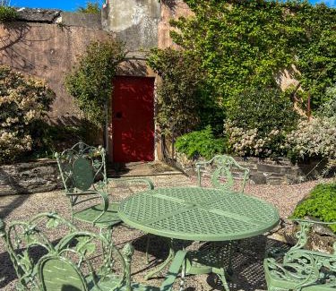Bailliesmill Villa | Romantic Getaway at Rose Cottage with Roll-Top Bath