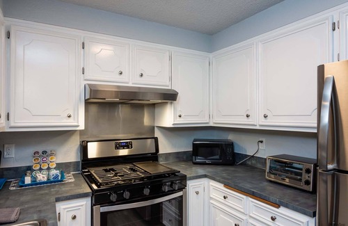 Fairmont House | Premier Townhouse Near Hendricks Park with Spa & Breakfast