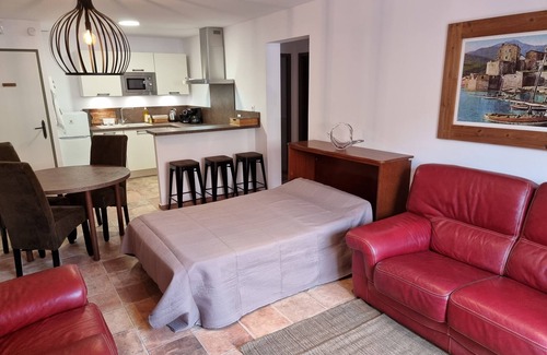 Collioure Apartment | Elegantly Designed 2-Bedroom Apartment in Historic District