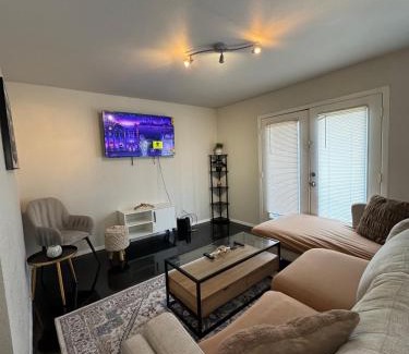 Old East Dallas Apartment | 5 STATE FAIR l DT Dallas l FIFA READY l Staycation 1Bd1Ba
