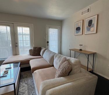 Old East Dallas Apartment | 5 STATE FAIR l DT Dallas l FIFA READY l Staycation 1Bd1Ba