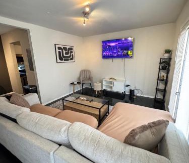 Old East Dallas Apartment | 5 STATE FAIR l DT Dallas l FIFA READY l Staycation 1Bd1Ba