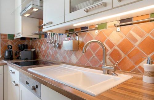 Pantow House | Experience 5 Sterne Reetdachhaus Wildröschen for Families & Pets