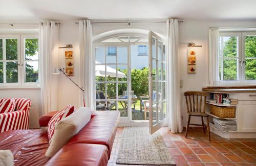 Pantow House | Experience 5 Sterne Reetdachhaus Wildröschen for Families & Pets