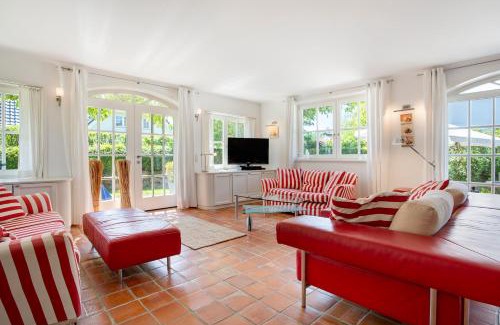 Pantow House | Experience 5 Sterne Reetdachhaus Wildröschen for Families & Pets