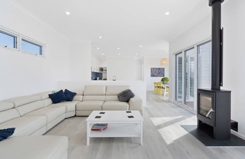 Encounter Bay House | Discover 5 Tabernacle Rd: Oceanfront Retreat with Amenities