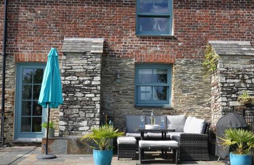 Charlestown House | Discover 5 The Old Smokehouse: Pet-Friendly & Top Rated!