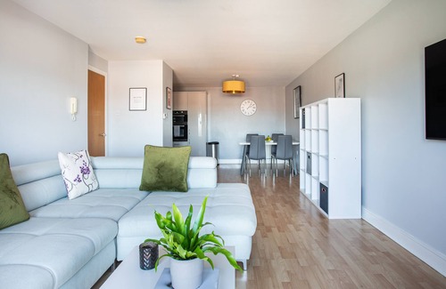 Queens Quarter Apartment | Experience Ultra Luxury with Great Views and Pet-Friendly Stay