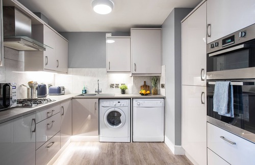 Queens Quarter Apartment | Experience Ultra Luxury with Great Views and Pet-Friendly Stay