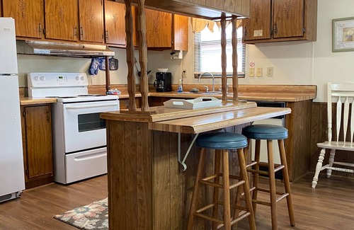 Holladay Cottage | Scenic KY Lake Cottage in Camden TN with Prime Fishing Access