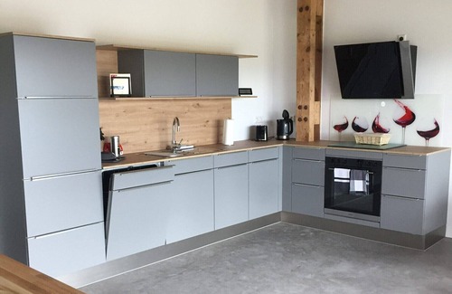 Freiburg im Breisgau Apartment | Relax in 5 Weißburgunder with Balcony & Kitchen Amenities