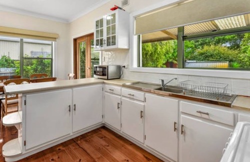 Lacepede House | 5 Wilhelmina Street - Beautiful spacious pet friendly home