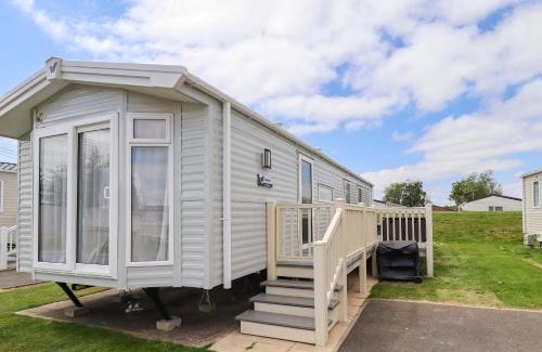 Tattershall House | Discover 5 Wilkinson Way: Perfect for Families and Pets