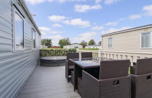 Tattershall House | Discover 5 Wilkinson Way: Perfect for Families and Pets