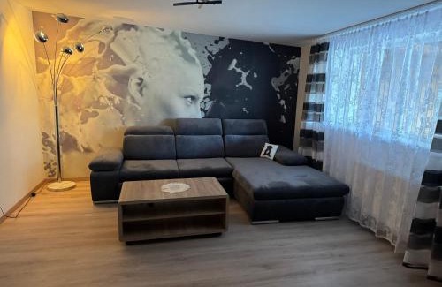 Neumuenster Villa | 5 Zimmer Haus mit Whirlpool, Grillhütte und privatem Garten, Perfekt für Gruppen oder Familien