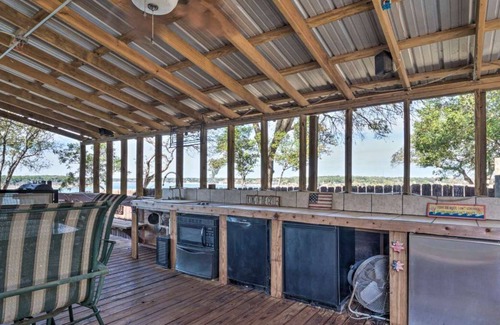Belton Apartment | 50+ Community: Waterfront guest suite with deck on the Cliffs of Belton Lake